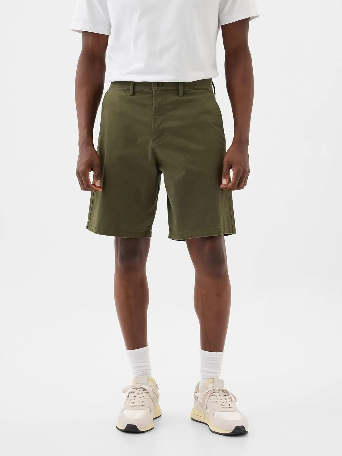 GAP Men's 9" Essential Shorts