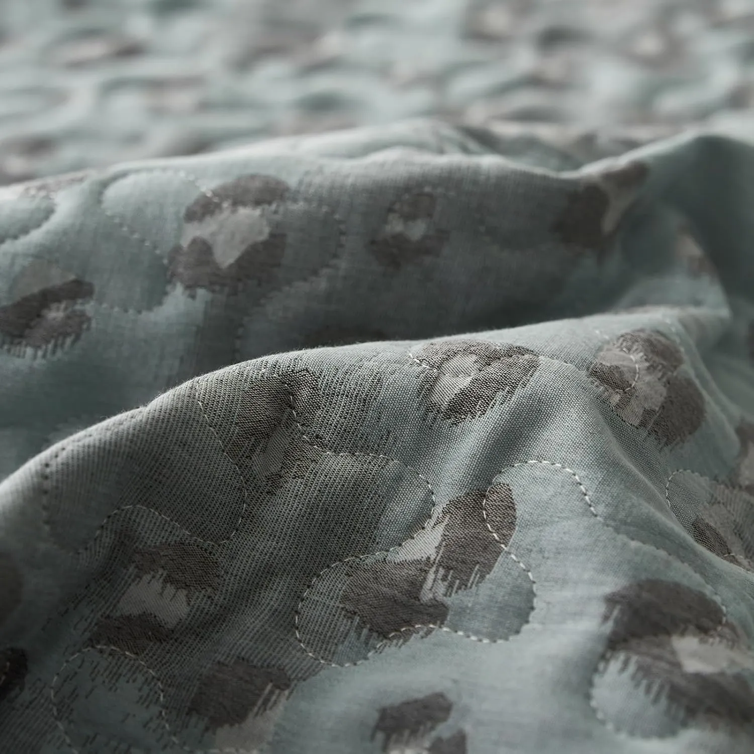 mixinni Leopard Print Quilt Set Queen Size Soft Cotton Double-Laye Retro Blue Animal Pattern Quilt Bedding Set Farmhouse Bedspread Coverlet Sets, 3-Pieces Including Pillow Shams (90x90 Inches)