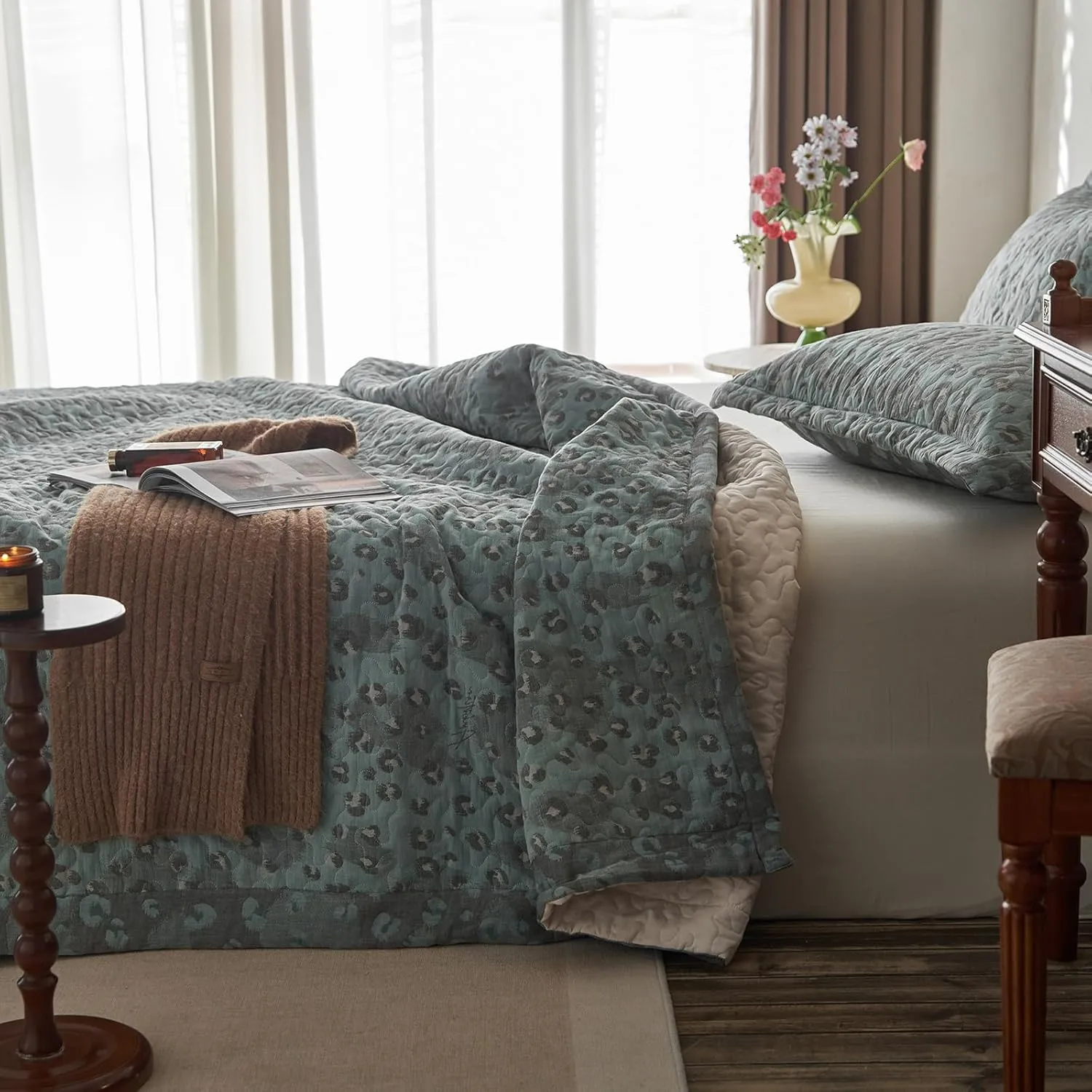 mixinni Leopard Print Quilt Set Queen Size Soft Cotton Double-Laye Retro Blue Animal Pattern Quilt Bedding Set Farmhouse Bedspread Coverlet Sets, 3-Pieces Including Pillow Shams (90x90 Inches)