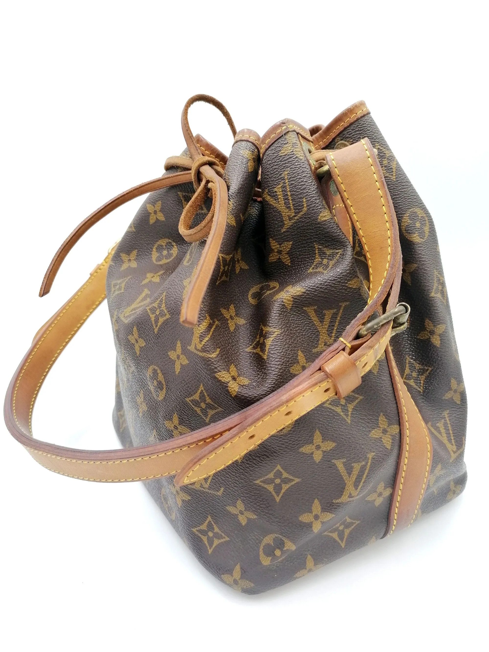 Monogram Canvas Petit Noé