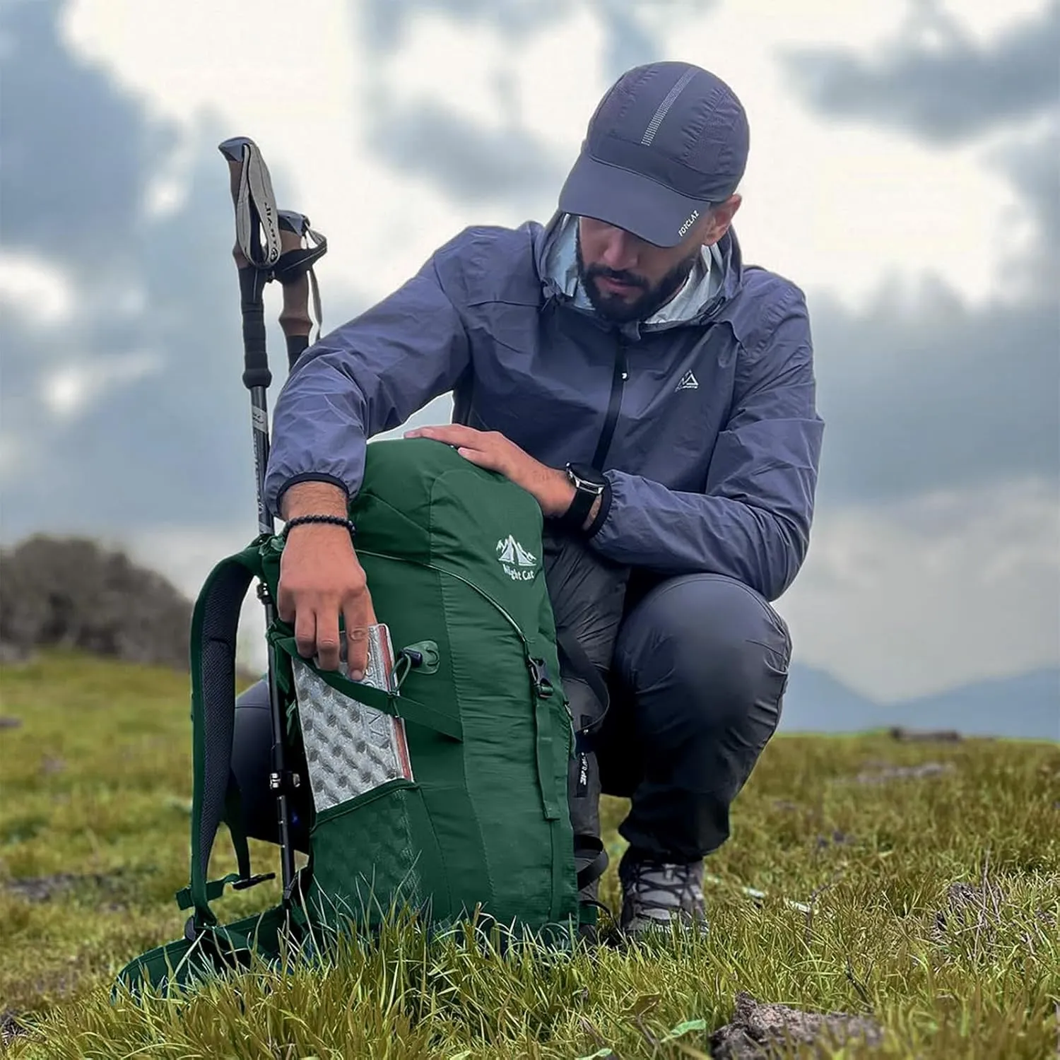 Night Cat Internal-frame Hiking Backpack: 30L Camping Backpack for Men Women Lightweight Waterproof Green
