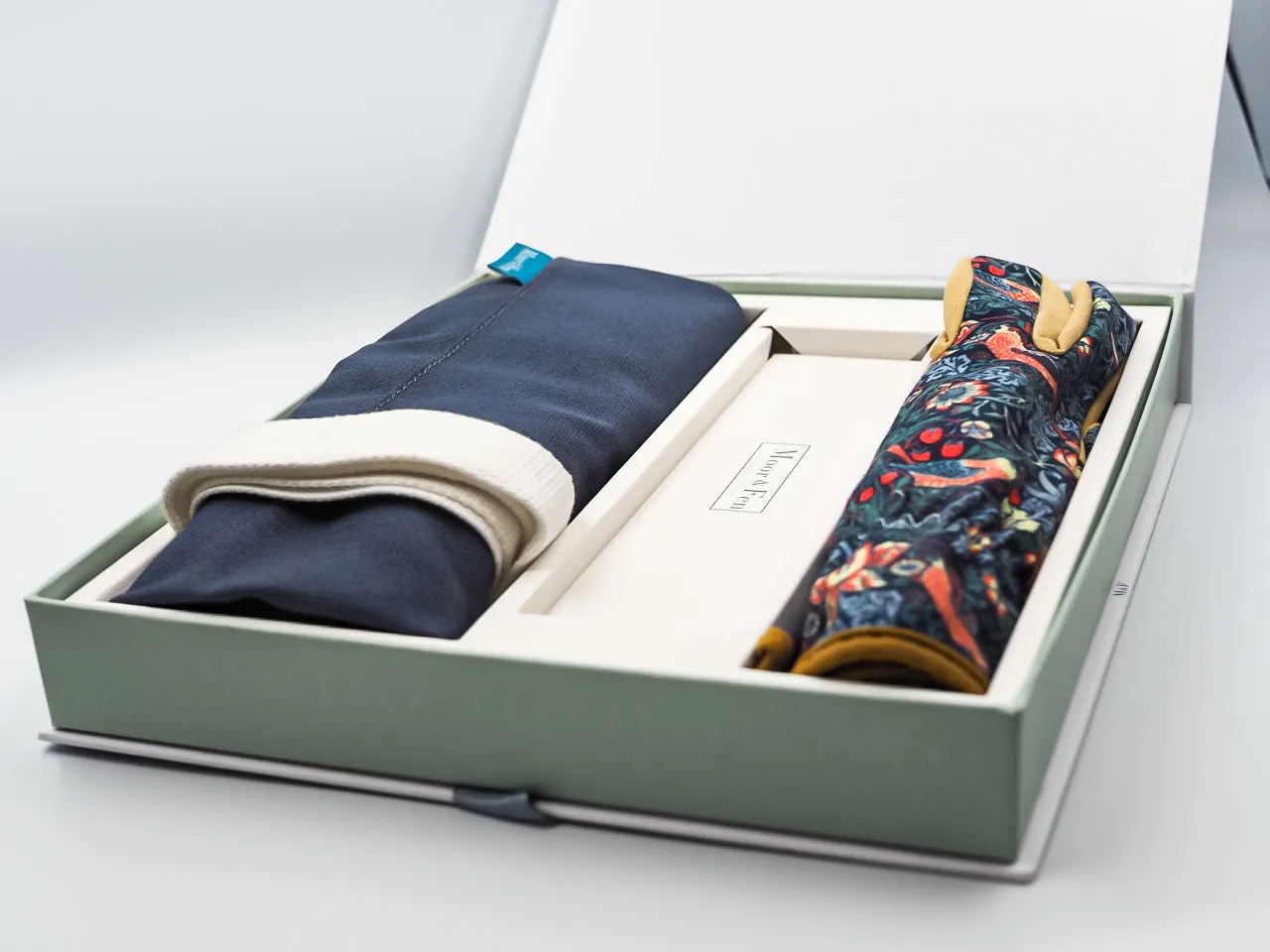 Outdoor Garden Gift Set ⎹ Garden Gloves, Secateurs, Apron ⎹ Large Gift Box