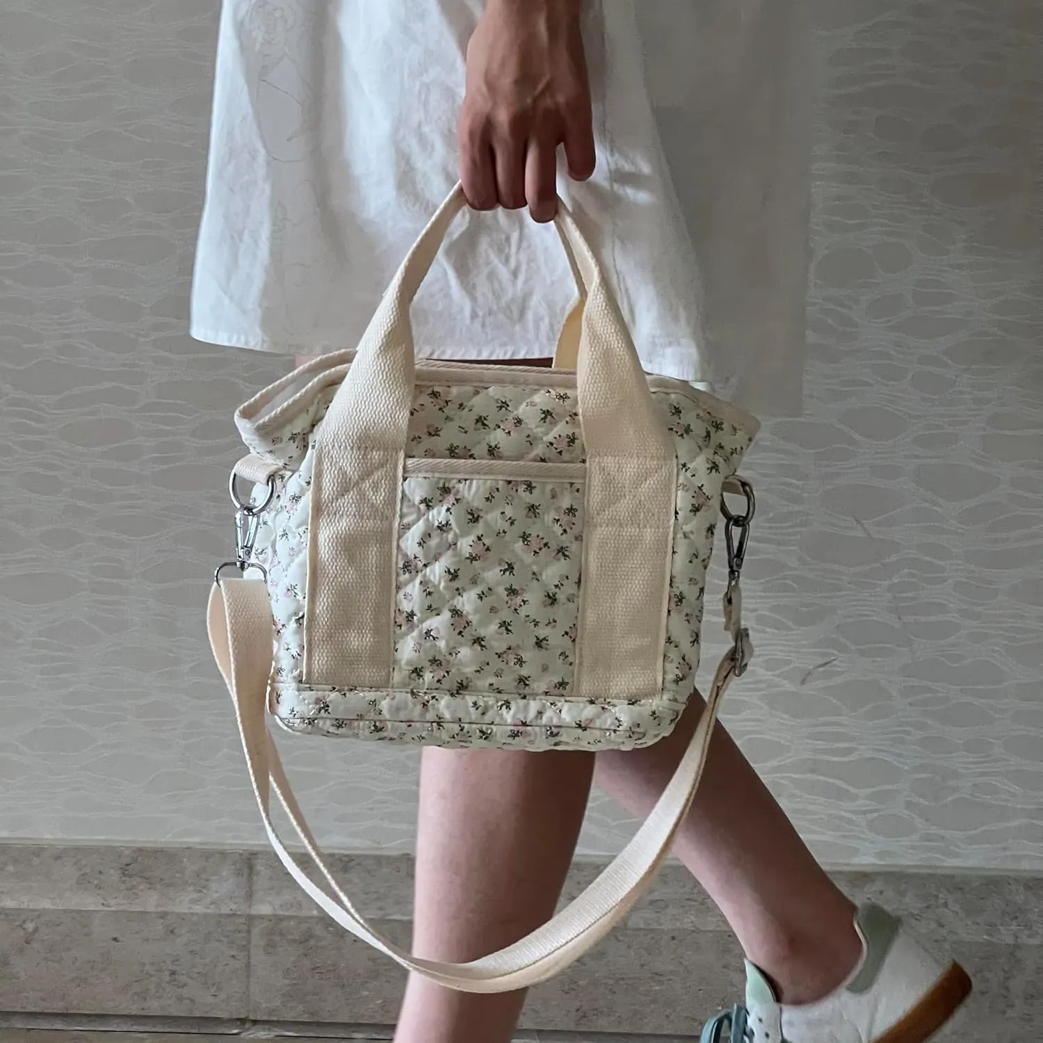 Small Floral Quilted Tote Bag for Women, Cute Crossbody Shoulder Purse with Pockets, Everyday Handbags