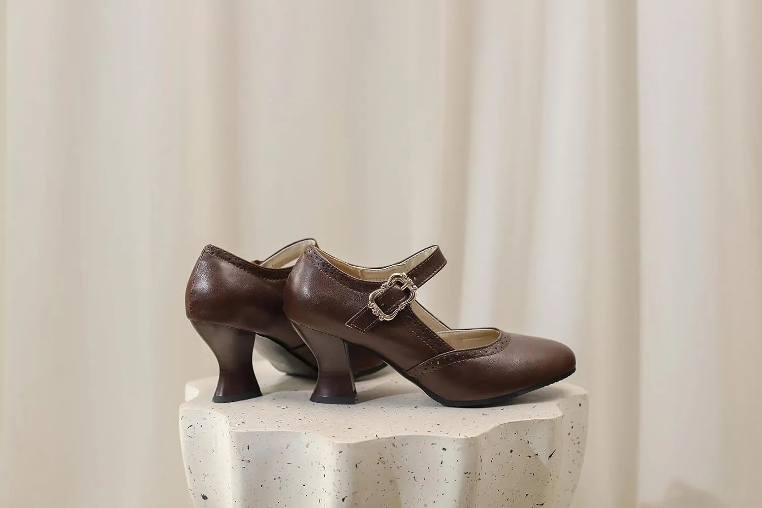 Women's Vintage Mary Jane Shoes Mid Block Heels Round Toe Brogue Victorian Shoes Buckled Strap 2.56 Inch Chunky Heels Dressy Party Wedding Pumps
